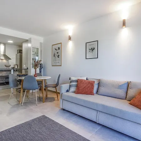 1 Bedroom Lovely In *